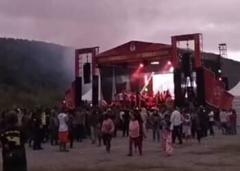 Panggung deklarasi pilkada 2024 di Anggi, Kabupaten Pegunungan Arfak, - Jubi/tangkapan layar video
