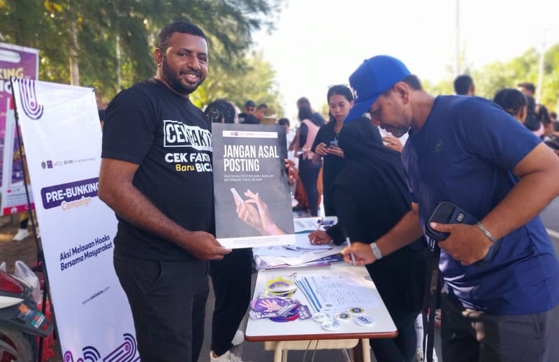 Kampanye prebunking yang dilakukan di area Car Free Day (CFD) Jembatan Merah Kota Jayapura, Papua, Sabtu (24/8/2024) melibatkan ratusan warga.