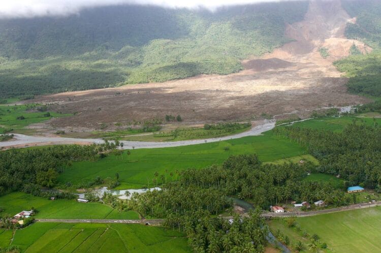 Ratusan orang meninggal akibat longsor di India 1 Longsor