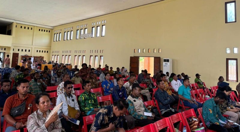 Kegiatan workshop dihadiri Bupati Keerom yang diwakili Plh. Sekretaris Daerah Kabupaten Keerom, Kepala Bappeda, Kepala BPKAD, Kepala Dinas DPMK, para Kepala Distrik, Kepala Kampung, perangkat desa, serta tenaga pendamping profesional desa.