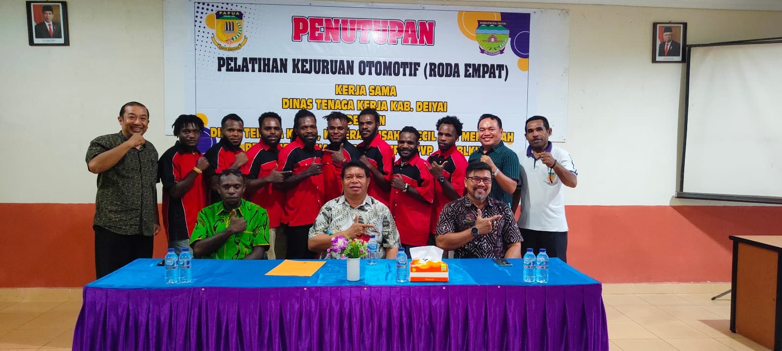 Pemuda Deiyai siap bersaing, delapan tenaga terampil otomotif lulus pelatihan roda empat di Jayapura 2 disnaker