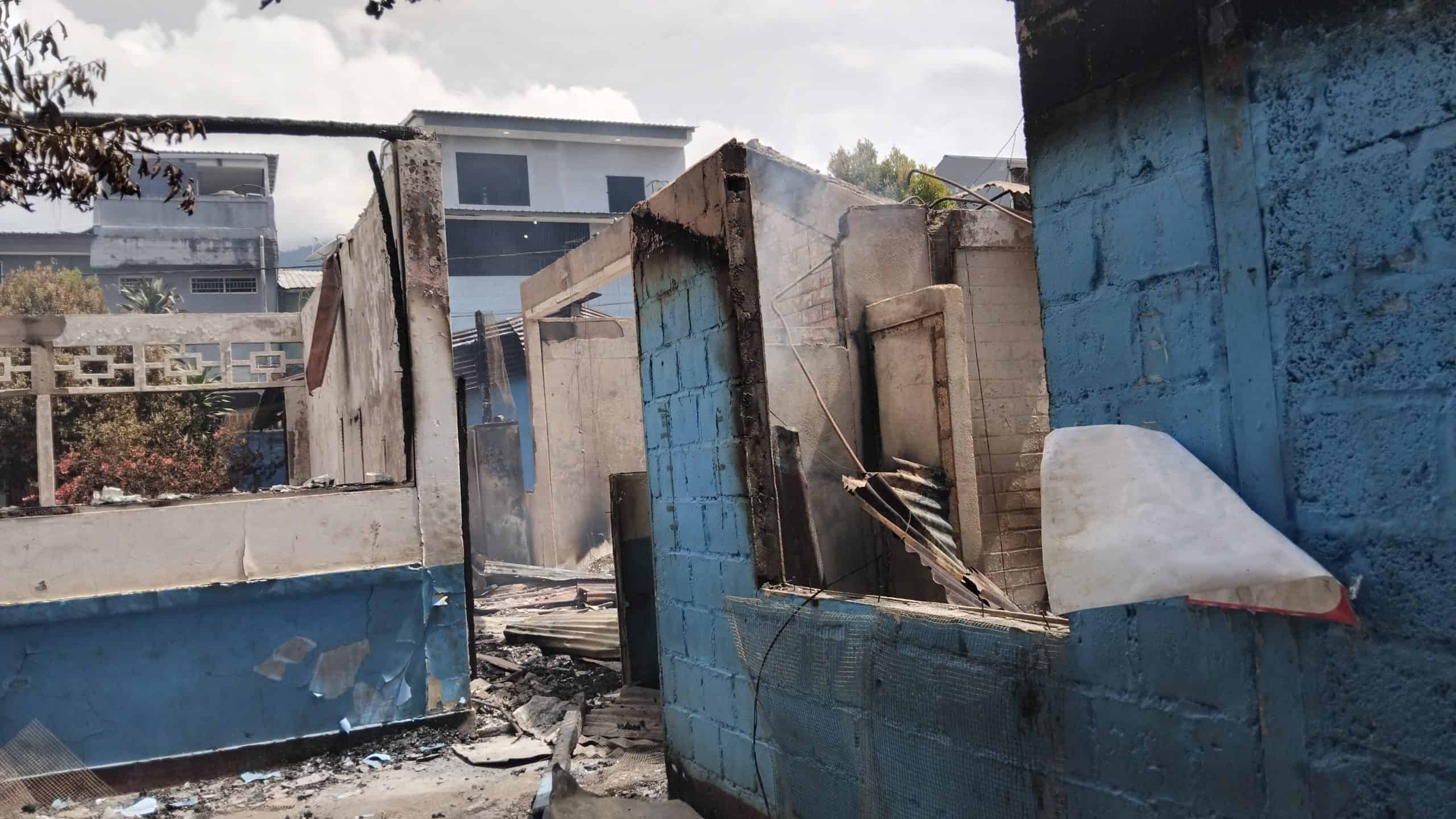 12 ruang kelas SD YPK Martin Luther Sentani habis terbakar 2 IMG 20241010 093955 scaled