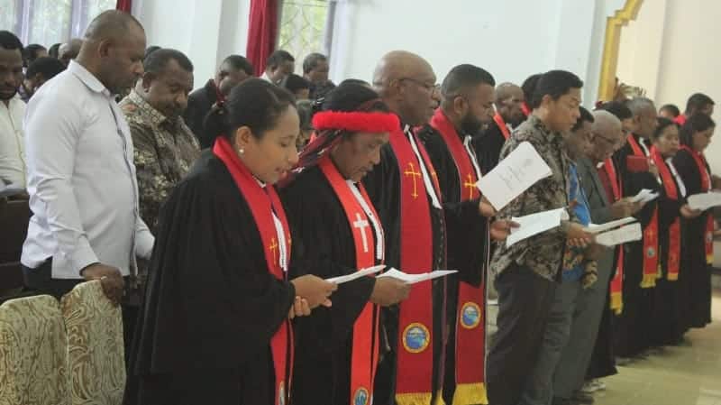Jemaat mengikuti ibadah pada perayaan HUT ke-65 GKI Lembah Baliem di GKI Bethel, Distrik Wesaput, Wamena, Jumat siang (25/10/2024). - Imma Pelle