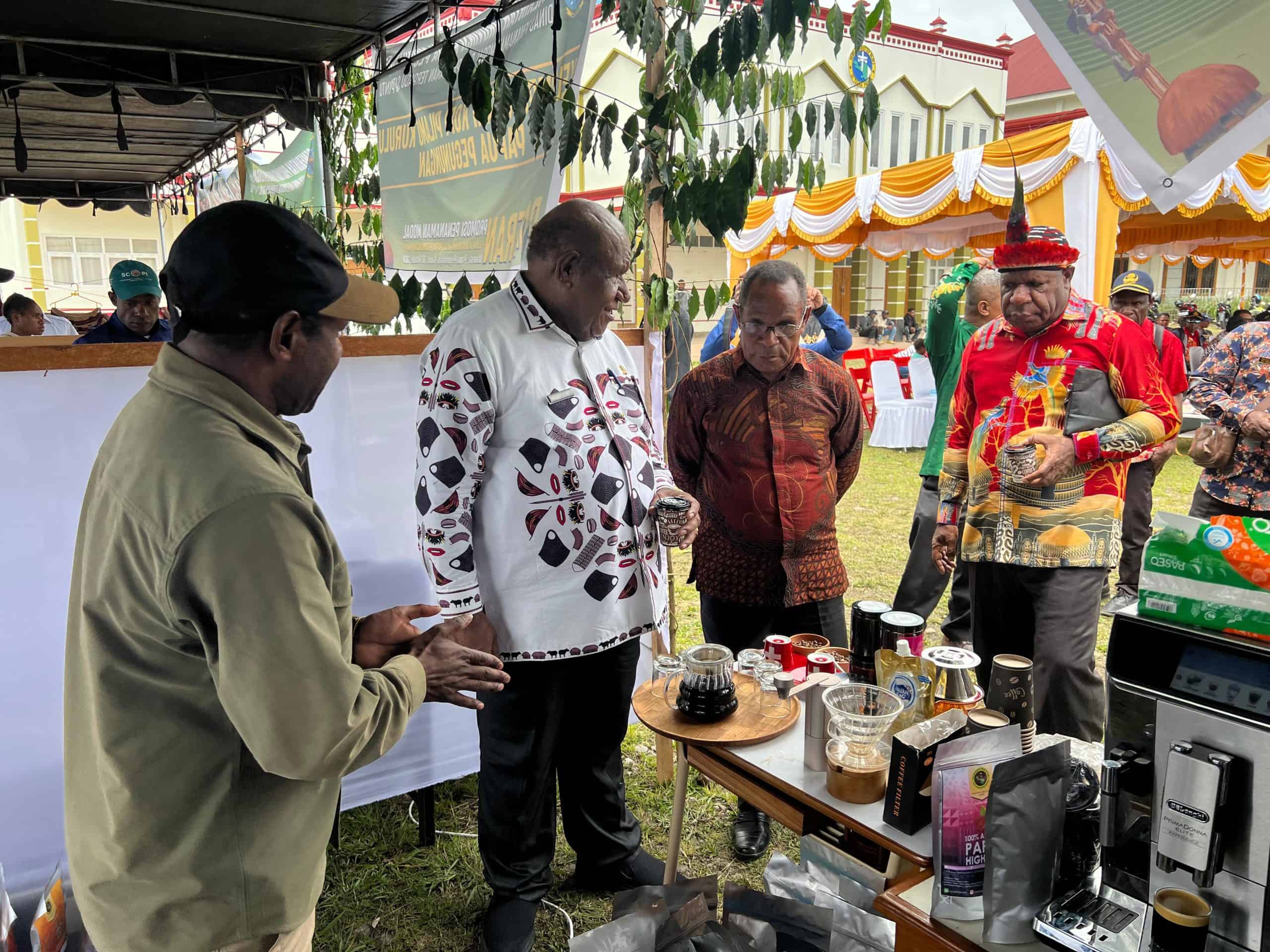 Pemprov Papua Pegunungan libatkan 24 UMKM dalam pameran produk unggulan di Wamena 1 Pemerintah Provinsi atau Pemrov Papua Pegunungan melalui dinas Pelayanan Terpadu Satu Pintu atau PTSP Papua pegunungan libatkan sebanyak 24 UMKM saat gelar pameran di halaman gedung sekolah Minggu Wamena, Jumat (18/10/2024) siang.-Jubi/Imma Pelle
