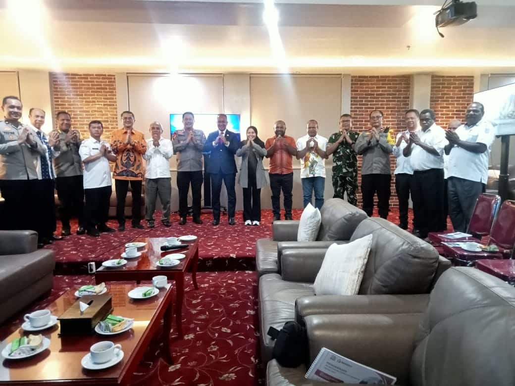 Pemprov Papua Pegunungan terima kunjungan Bawaslu RI - Mabes Polri, pastikan kelancaran persiapan Pilkada serentak 2024 1 Pemprov Papua Pegunungan, saat gelar rapat koordinasi terkait persiapan dan pemantapan pelaksanaan pilkada serentak 2024 di salah satu hotel di Wamena, Rabu (20/11/2024).-Jubi/Imma Pelle