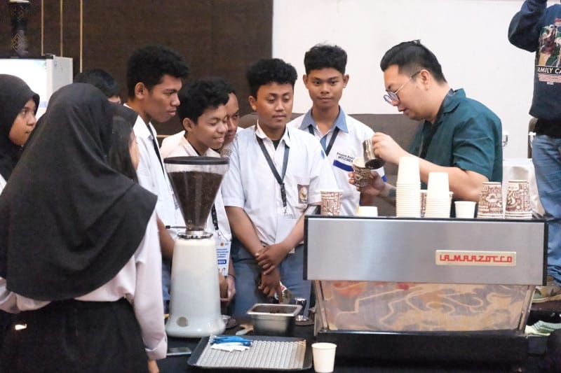 Kantor Perwakilan Bank Indonesia Provinsi Papua (KPw BI Papua), bersama Komunitas Kopi Numbay Jayapura melaksanakan pelatihan barista bagi siswa SMK di Kota Jayapura, 29 Oktober sampai 1 November 2024 di Hotel Horison Ultima Entrop, Jayapura. - IST