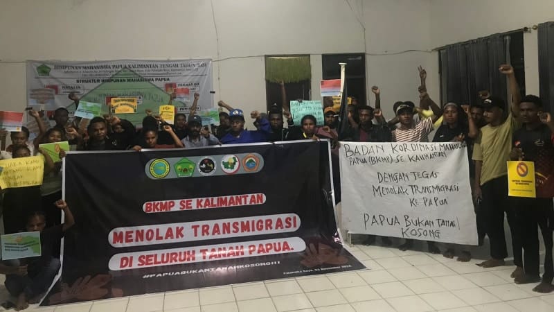 Himpunan Mahasiswa Papua se-Kalimantan, menolak program transmigrasi ke Papua oleh Presiden Prabowo Subianto.