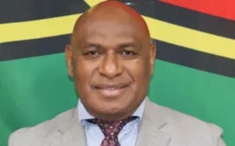 John Salong adalah Menteri Adaptasi Perubahan Iklim, Meteorologi & Bahaya Geografis, Energi, Lingkungan Hidup, dan Manajemen Bencana Vanuatu. – Jubi/rnz.co.nz