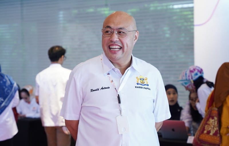 Kadin Papua tegaskan komitmen menegakkan AD/ART 1 Ketua Umum Kadin Provinsi Papua masa bakti 2021–2026, Ronald Antonio, yang terpilih pada Muprov VII Kadin Provinsi Papua di Jayapura, 21 Mei 2021. - Dok. Kadin