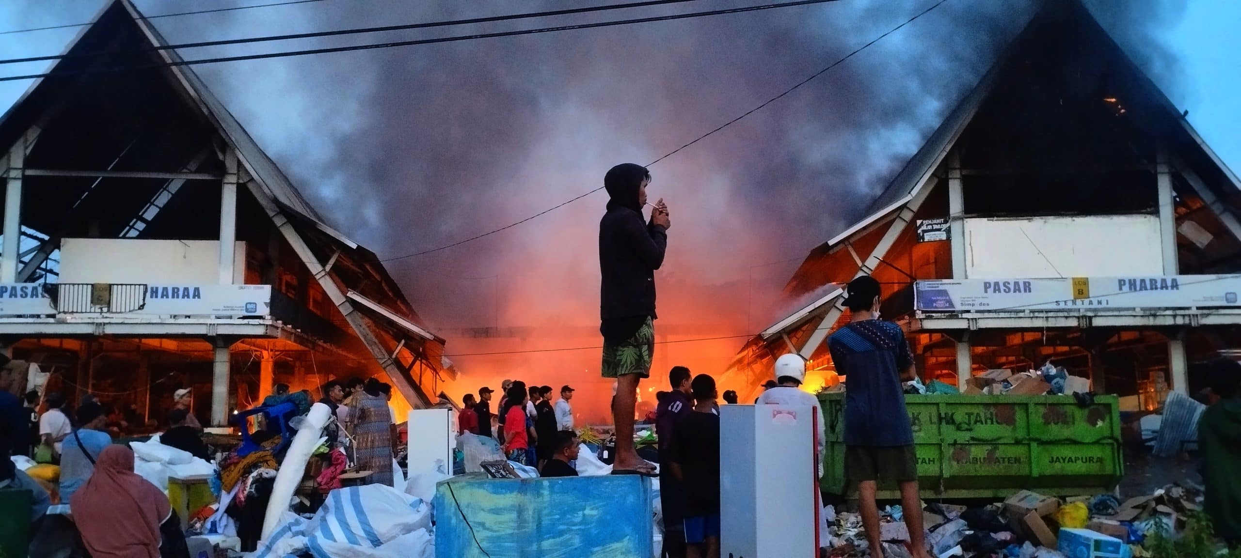 Dua los besar dan ratusan kios di pasar Pharaa Sentani terbakar 1 Pasar Pharaa