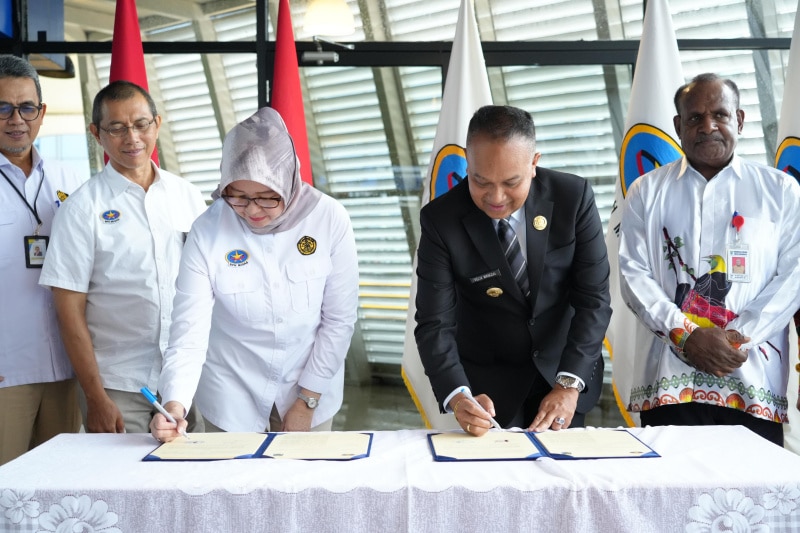 Penandatangan ini dilakukan oleh Kepala BPH Migas Erika Retnowati dan Penjabat Gubernur Papua Pegunungan, Dr. Velix Vernando Wanggai.