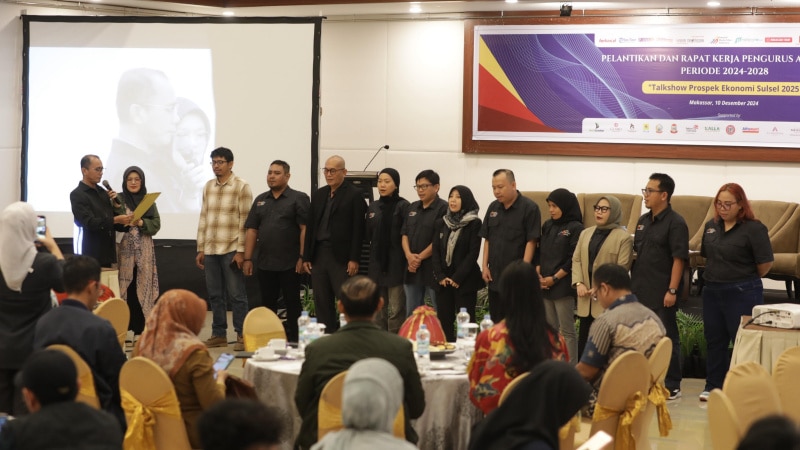 Pengurus Asosiasi Media Siber Indonesia (AMSI) Sulawesi Selatan (Sulsel) periode 2024–2028 dilantik di Hotel Claro Makassar, Selasa (10/12/2024).