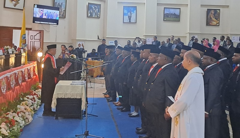 Dilantik, 30 anggota DPRK Jayawijaya akan ikuti bimtek 5 Sebanyak 30 anggota Dewan Perwakilan Rakyat Kabupaten (DPRK) Jayawijaya, Provinsi Papua Pegunungan, periode 2024–2029 resmi dilantik oleh Ketua Pengadilan Negeri Wamena, Hirmawan Agung Wicaksono, di Wamena, Kamis (23/1/2025). - IST