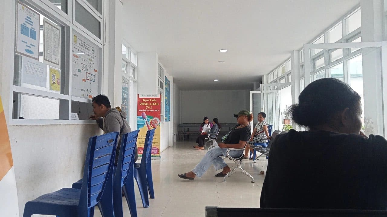 Sejak dibuka, cek kesehatan gratis di Puskesmas Waena masih sepi peminat 1 Suasana pasien yang sedang menunggu hasil pemeriksaan kesehatan di Puskesmas Waena, Kota Jayapura, Papua pada Rabu, (12/02/2025).-Jubi/Aida Ulim