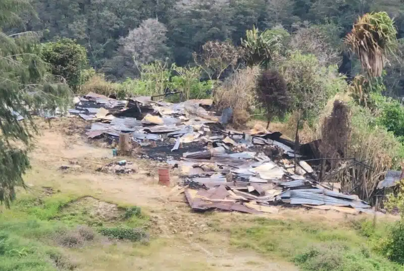 TPNPB melaporkan kepada Jubi melalui siaran pers bahwa TNI/Polri menguasai Kampung Asekop dan Kampung Mimin, Distrik Oksop, Kabupaten Pegunungan Bintang, dan mereka membakar rumah-rumah warga sipil.