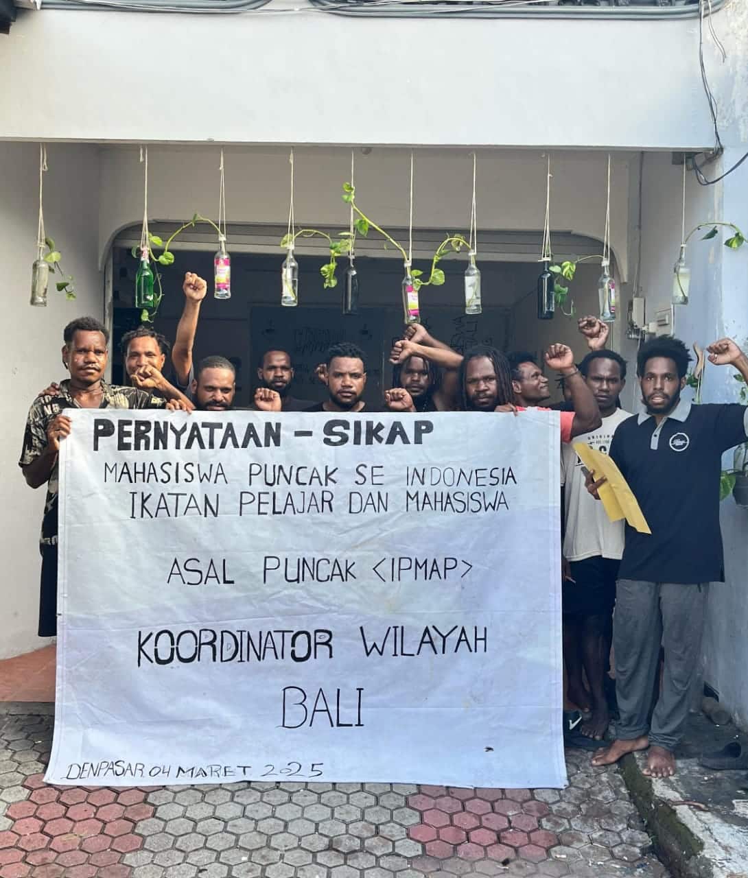 Pernyataan sikap mahasiswa pelajar Kabupaten Puncak Papua se-Indonesia di Bali menolak wacana Pembentukan tiga DOB di Kabupaten Puncak Papua. Penolakan itu dilakukan pada Selasa (5/2/2025).-Jubi/Dok Fredi Kolonial Kulla