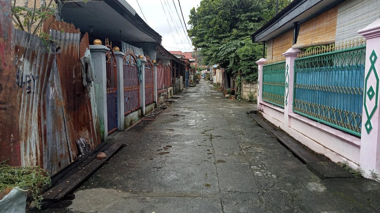 Antisipasi Banjir di Musim Hujan, Warga Rutin Bersihkan Got dan Selokan 2 IMG 20250414 130224 370 rotated