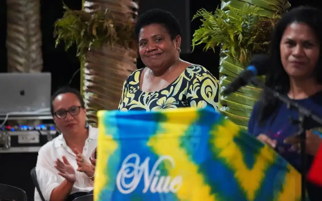 Hari Kebebasan Pers Sedunia: Apa yang Terjadi di Pasifik? 2 Pemimpin redaksi PINA Leilani Editor Island Times Palau dan Ester Direktur BCN TN Nieu