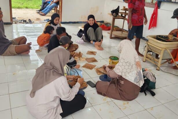 Kelas gerabah jadi ajang promosi wisata Kampung Abar