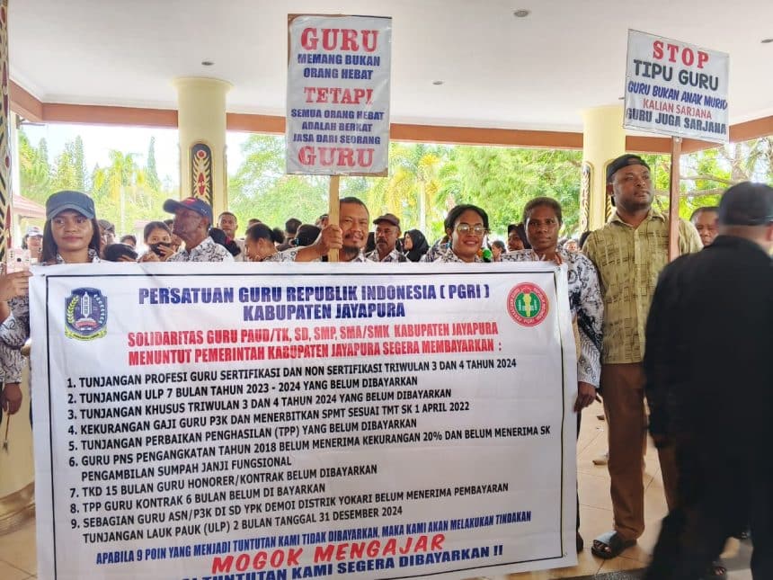 gaji guru kontrak di Kabupaten Jayapura belum dibayarkan