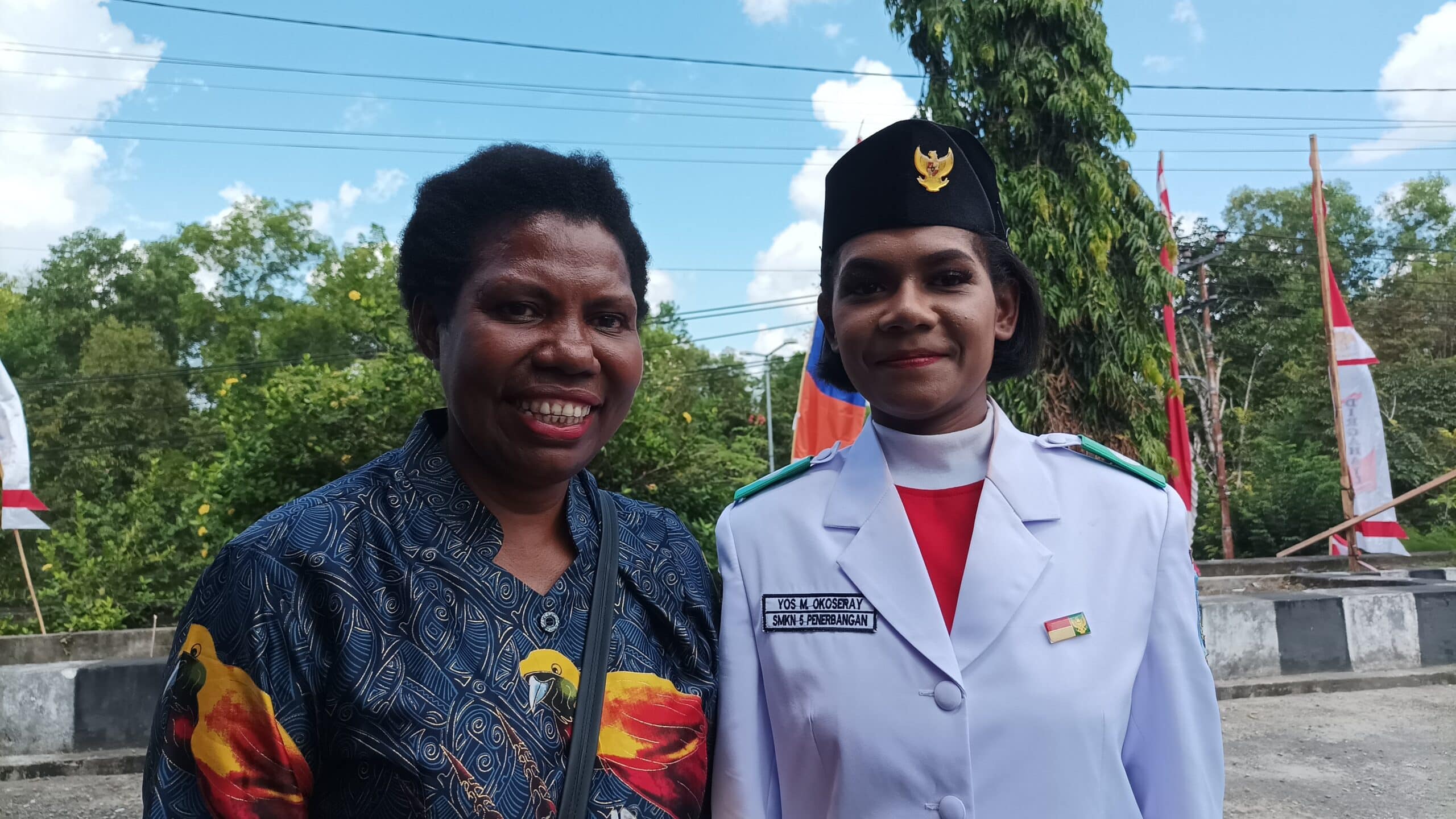 Yos Martha Okoseray bangga menjadi pembawa baki bendera merah putih