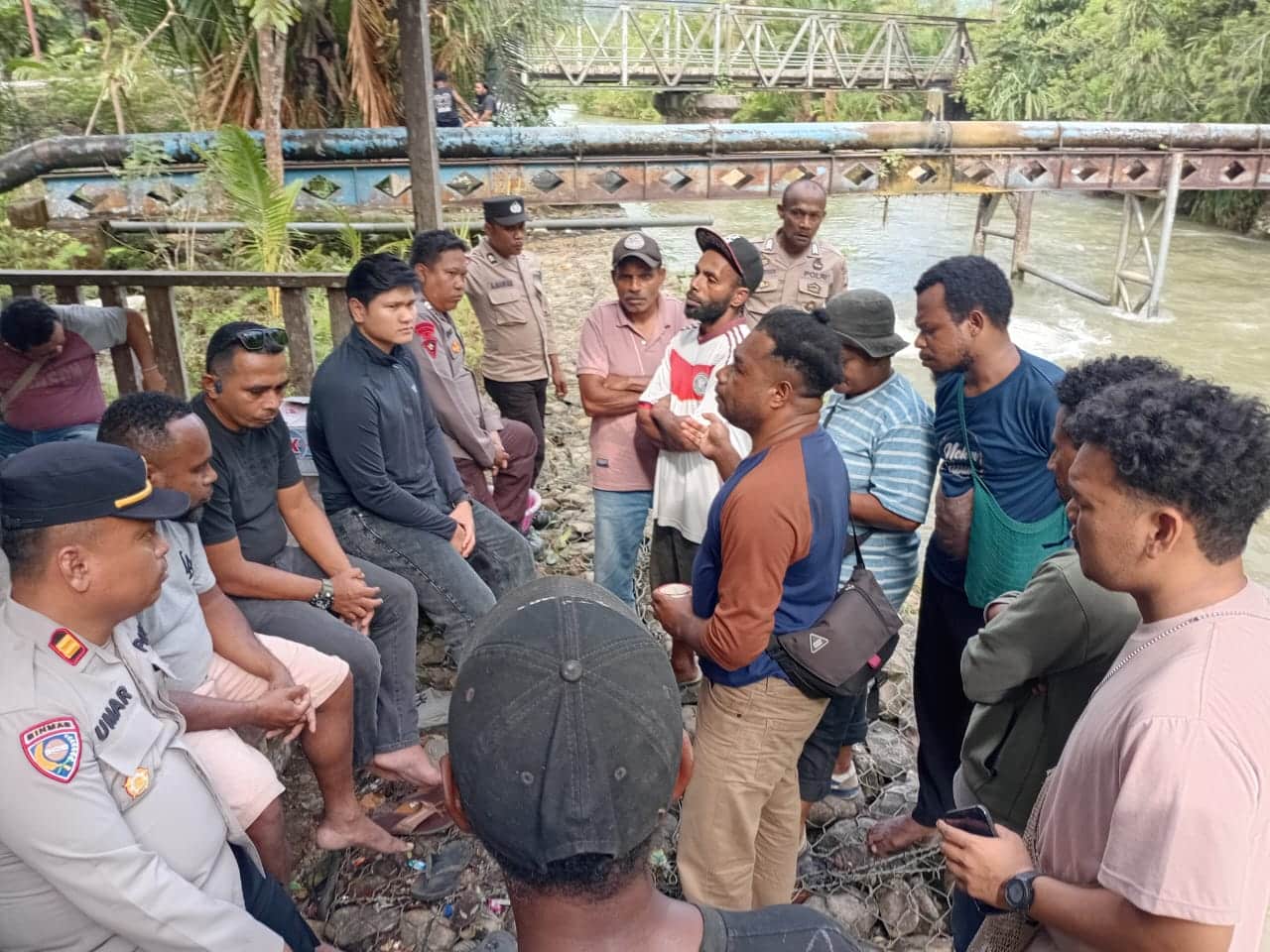 Warga Kampung Air Besar Fakfak tutup saluran air bersih 11 fakfak