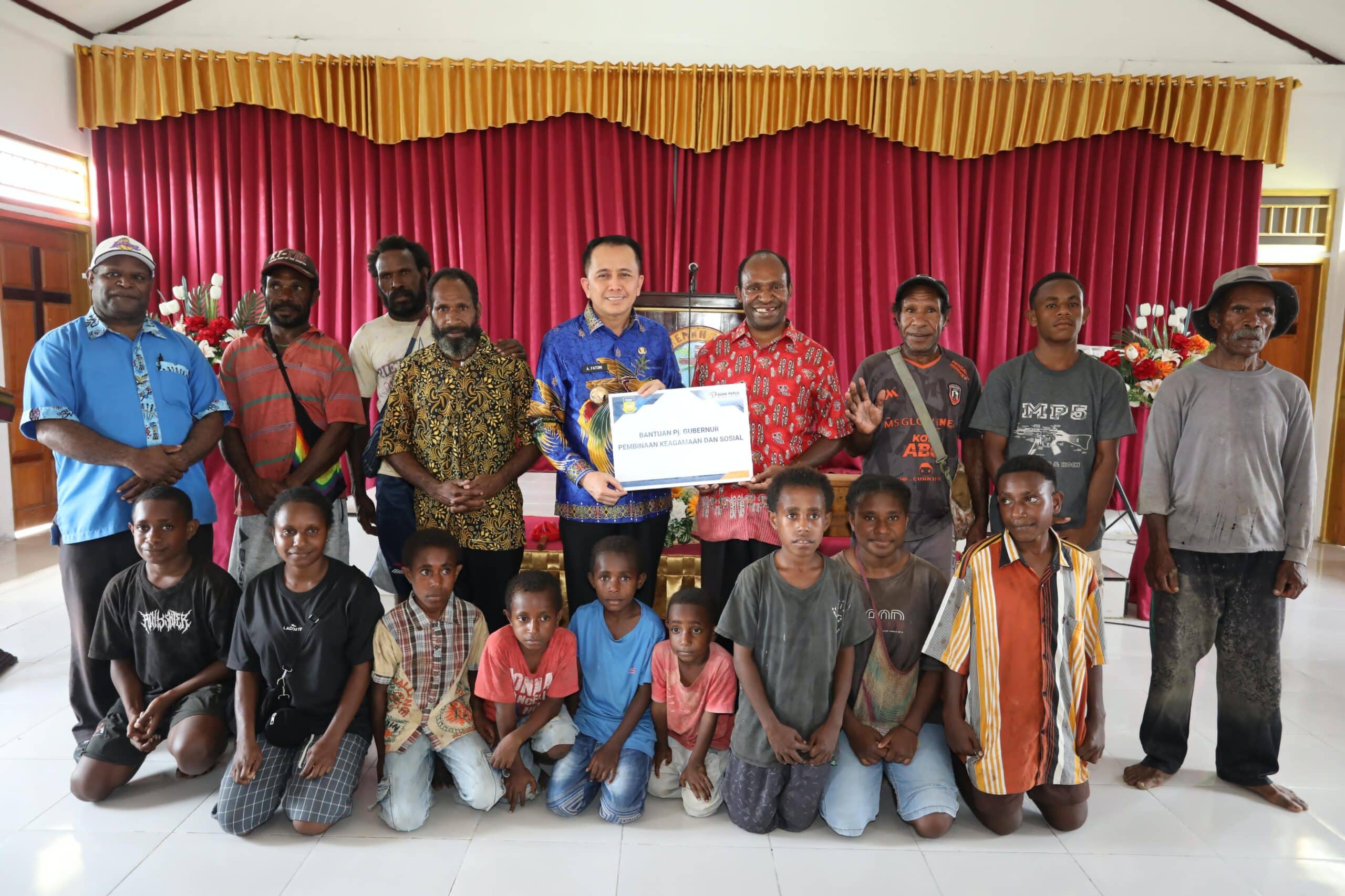 Pj Gubernur Papua beri bantuan ke gereja dan panti asuhan di Kabupaten Keerom 5 Pj Gubernur Papua beri bantuan ke gereja dan panti asuhan di Kabupaten Keerom