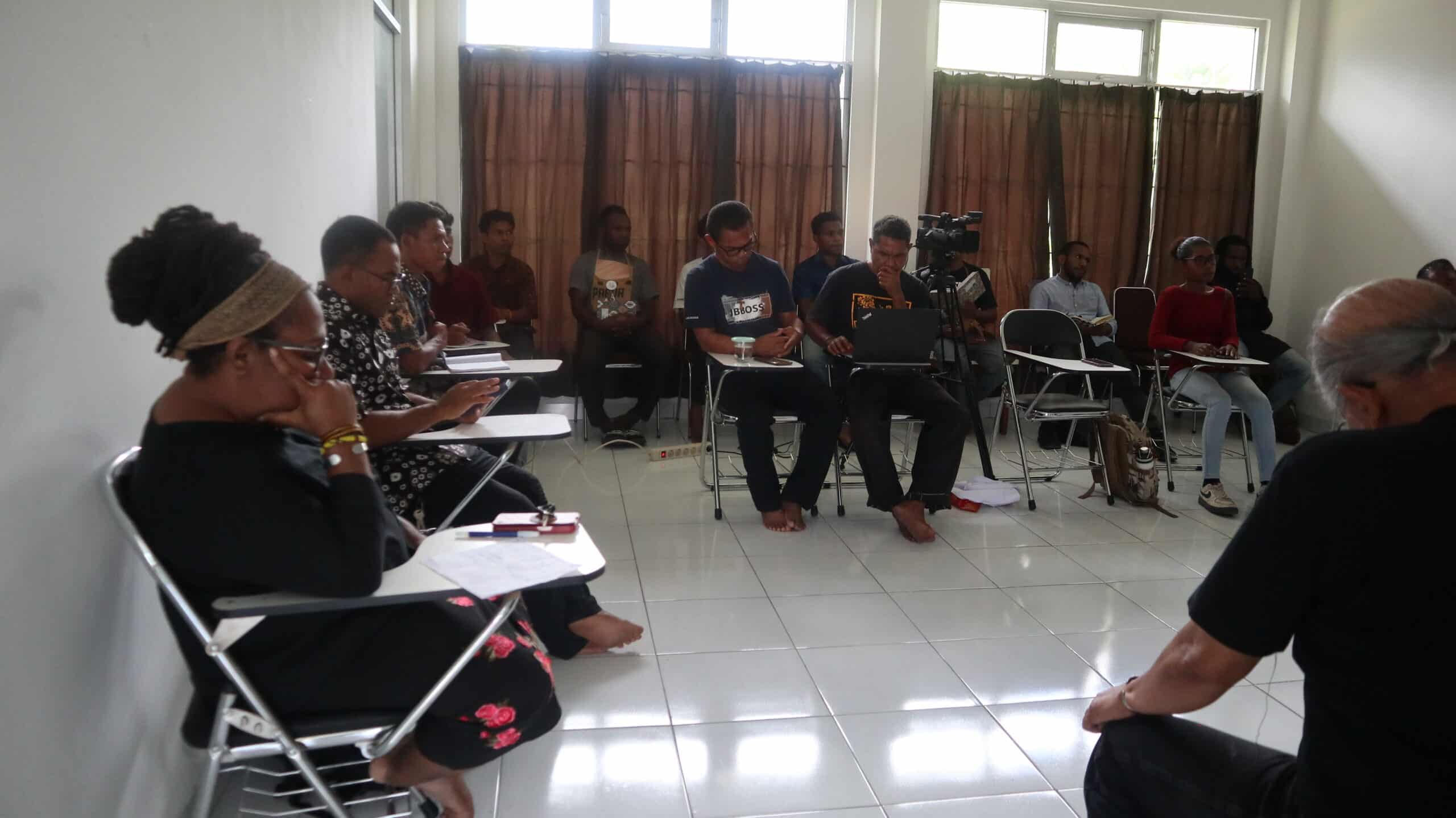 Diskusi Buku