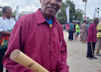 Ketika Suling Bambu Wondama Menyatu dalam Pujian di Lapangan Aitumeri 2 Suling Bambu