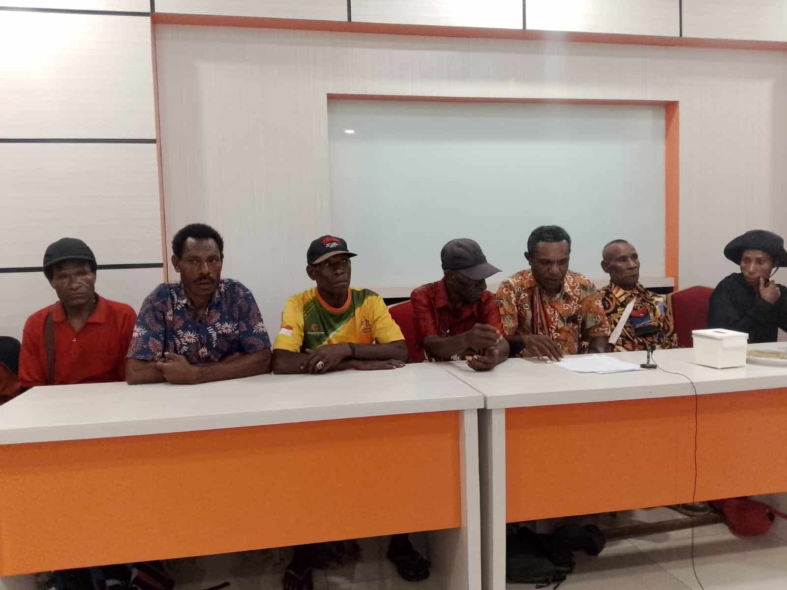 Keluarga korban penembakan di Waris sampaikan tuntutan kepada Panglima TNI 4 keluarga korban