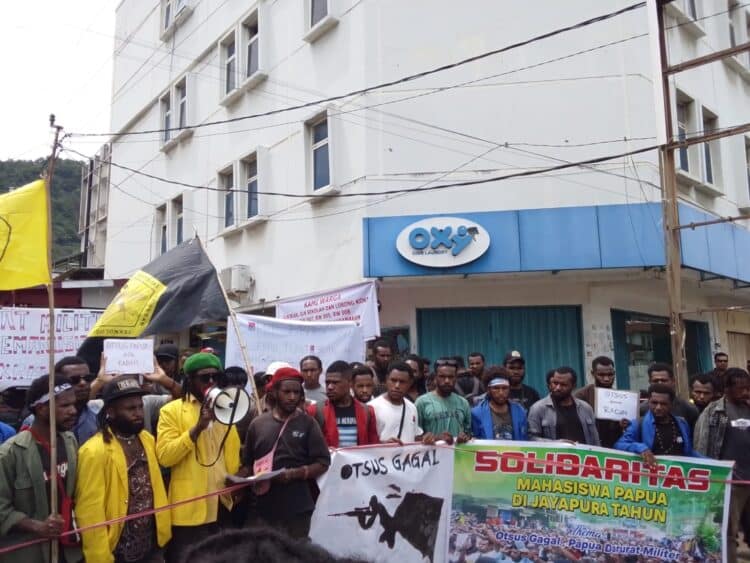 Mahasiswa Papua tolak Otsus dan desak penarikan militer dari Tanah Papua 1 Mahasiswa Papua