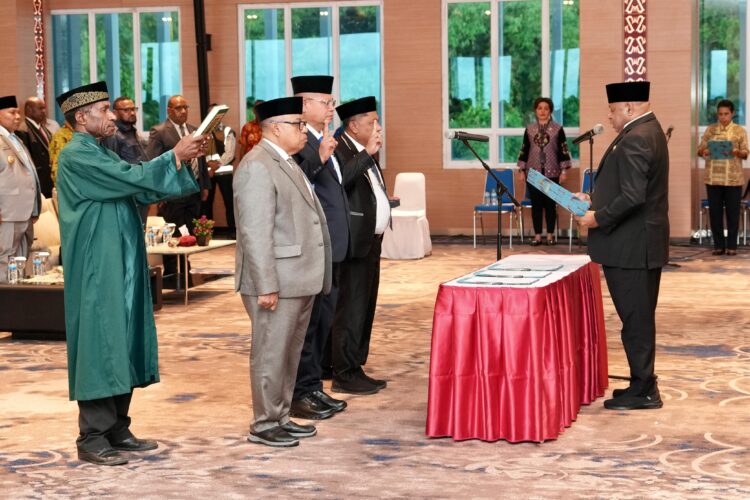 Gubernur lantik Pj Sekda Papua dan dua pejabat tinggi pratama