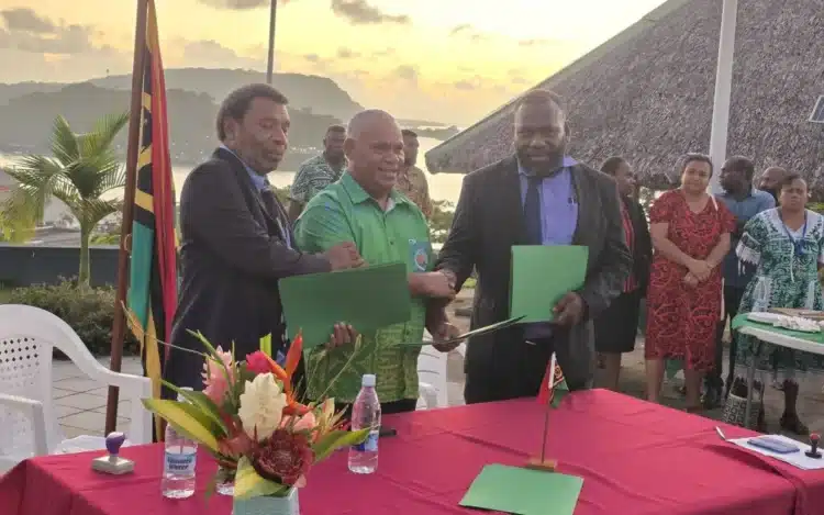 Guru Vanuatu kembali bekerja setelah kesepakatan baru 1 vanuatu