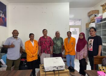 Suasana penyerahan dua mahasiswi USTJ kepada pihak Redaksi Jubi, di Jalan SPG Teruna Waena, Kelurahan Wabansai, Distrik Heram, Kota Jayapura, Selasa (27/1/2026) - Dok Jubi