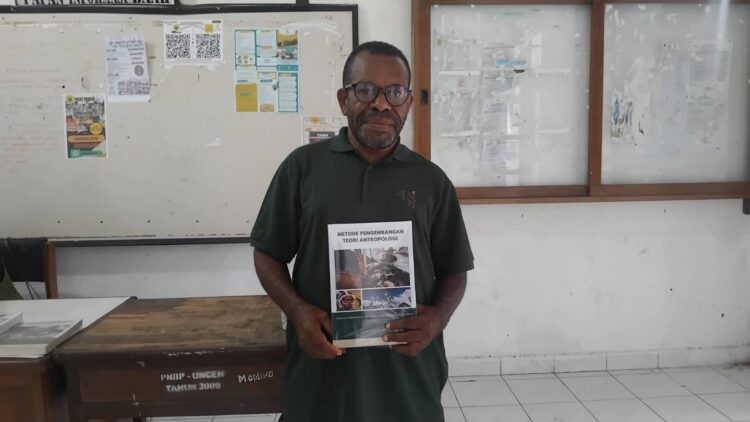 Buku "Metode Pengembangan Teori Antropologi"