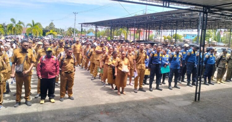 BKPSDM Papua Tengah serahkan STTP kepada 874 CPNS 1 Suasana saat penyerahan STTP kepada 874 CPNS di di Halaman Kantor BKPSDM, Kompleks Bandara Lama, Distrik Nabire, Kabupaten Nabire, Papua Tengah pada Selasa (3/3/2026).- Dok/Humas.
