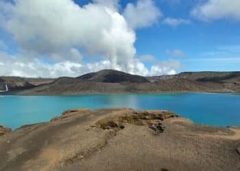 Gunung berapi perisai di Pulau