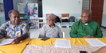 Representatives of the Papua Church Council and indigenous pastors address the humanitarian crisis in Papua at a press conference in Jayapura, Papua, on Tuesday (April 21, 2026) - (Jubi/Aida Ulim)