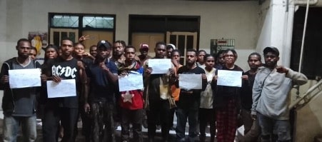 Papuan Student Groups in Malang issue statement on Dogiyai violence 1 Members of the Ikatan Pelajar dan Mahasiswa Papua Pania Raya (IPMAPAPARA) Malang study city and the Papua Student Alliance of Kawanua Family (KK) Malang — Courtesy of Jubi