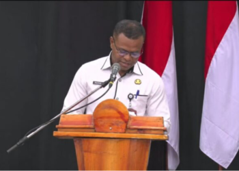 Alantino Wiya, Assistant I for Government and Social Affairs at the Central Papua provincial secretariat, speaks while representing Governor Meki Nawipa at the opening of a national insight seminar in Nabire, Wednesday (April 29, 2026). — Courtesy of Central Papua Provincial Government Public Relations