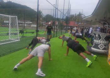 Peserta lomba single Male saat melakukan pemanasan sebelum mengikuti perlombaan di Kota Jayapura, Papua pada Sabtu (30/5/2026).-Jubi/Silpester Kasipka