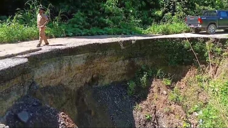 Pemprov Papua percepat penanganan infrastruktur di Kabupaten Kepulauan Yapen 1 Jalan