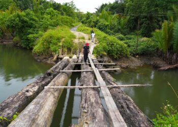 Gubernur Fakhiri prioritaskan perbaikan jalur barat dan pengembangan bandara Yapen 38 Jalur jembatan
