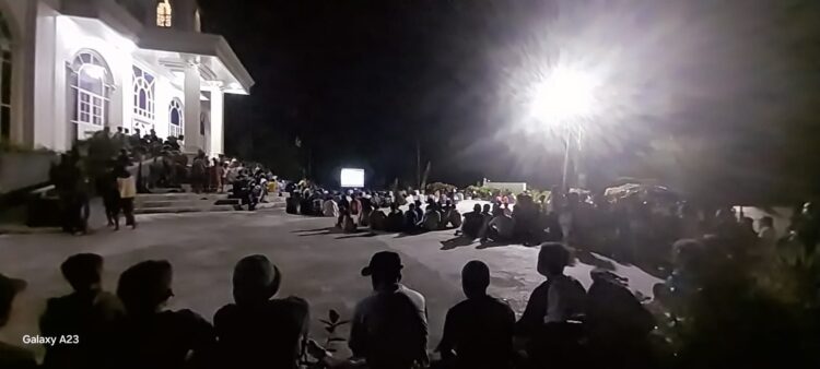 Suasana nobar pesta babi