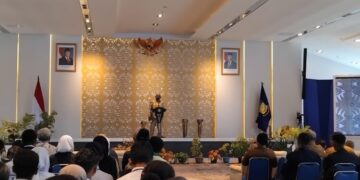 Jean Bisay, Chair of the Organizing Committee for World Press Freedom Day, delivers the committee report at Lukmen II Hall, Papua Governor’s Office, Jayapura, on Monday (May 4, 2026). — Jubi/Larius Kogoya