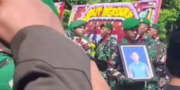 Reception ceremony for the remains of Private First Class Bayu Oktara in Tri Lomba Bintuhan, South Kaur District, Kaur Regency, Bengkulu Province — screenshot from Rose Wati's Facebook video