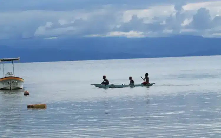 27 orang hilang setelah dua perahu terbalik di pantai PNG 1 Perahu terbalik di PNG