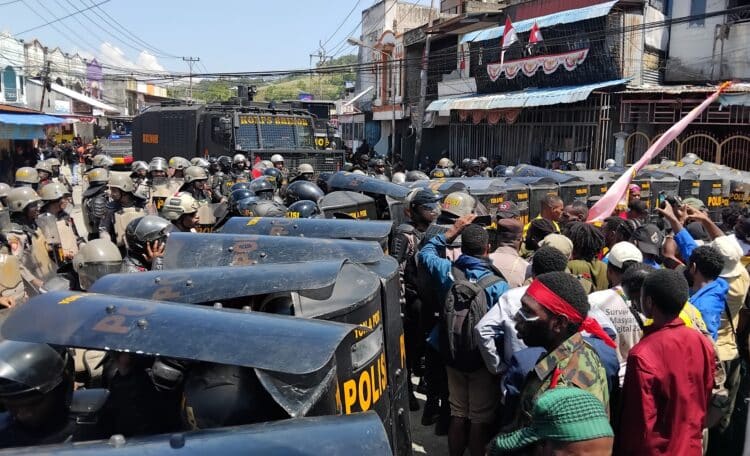Penanganan demonstrasi di Jayapura