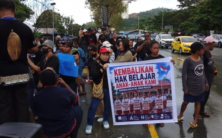 Orang tua murid SD Lentera Harapan
