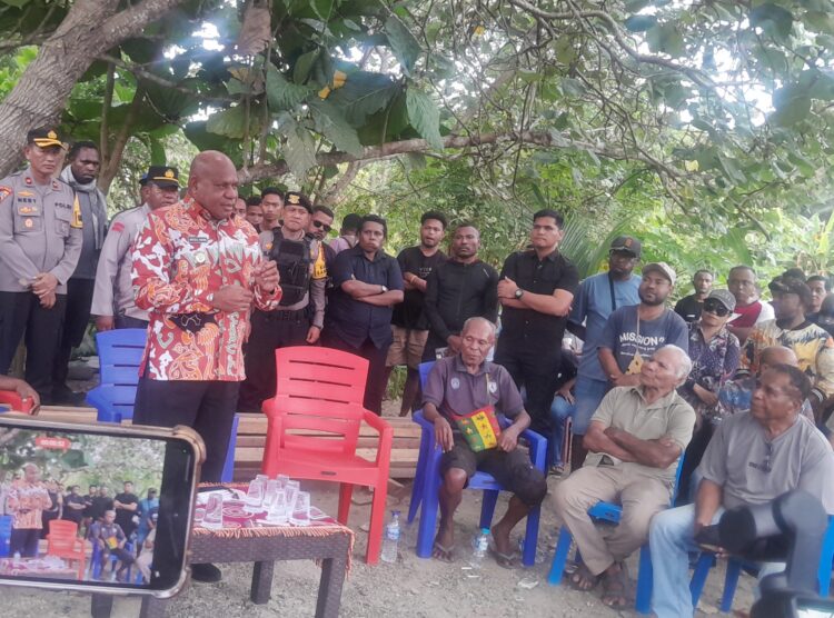 Gubernur Papua janji tuntaskan pembayaran ulayat jalan alternatif Kampung Harapan 1 Gubernur Fakhiri janji tuntaskan pembayaran ulayat